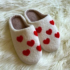 Women’s heart Sherpa mules
